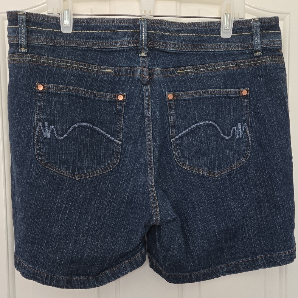 Lee Women’s Plus Size 18W Dark Wash Stretch Denim Shorts NWOT - Picture 2 of 8